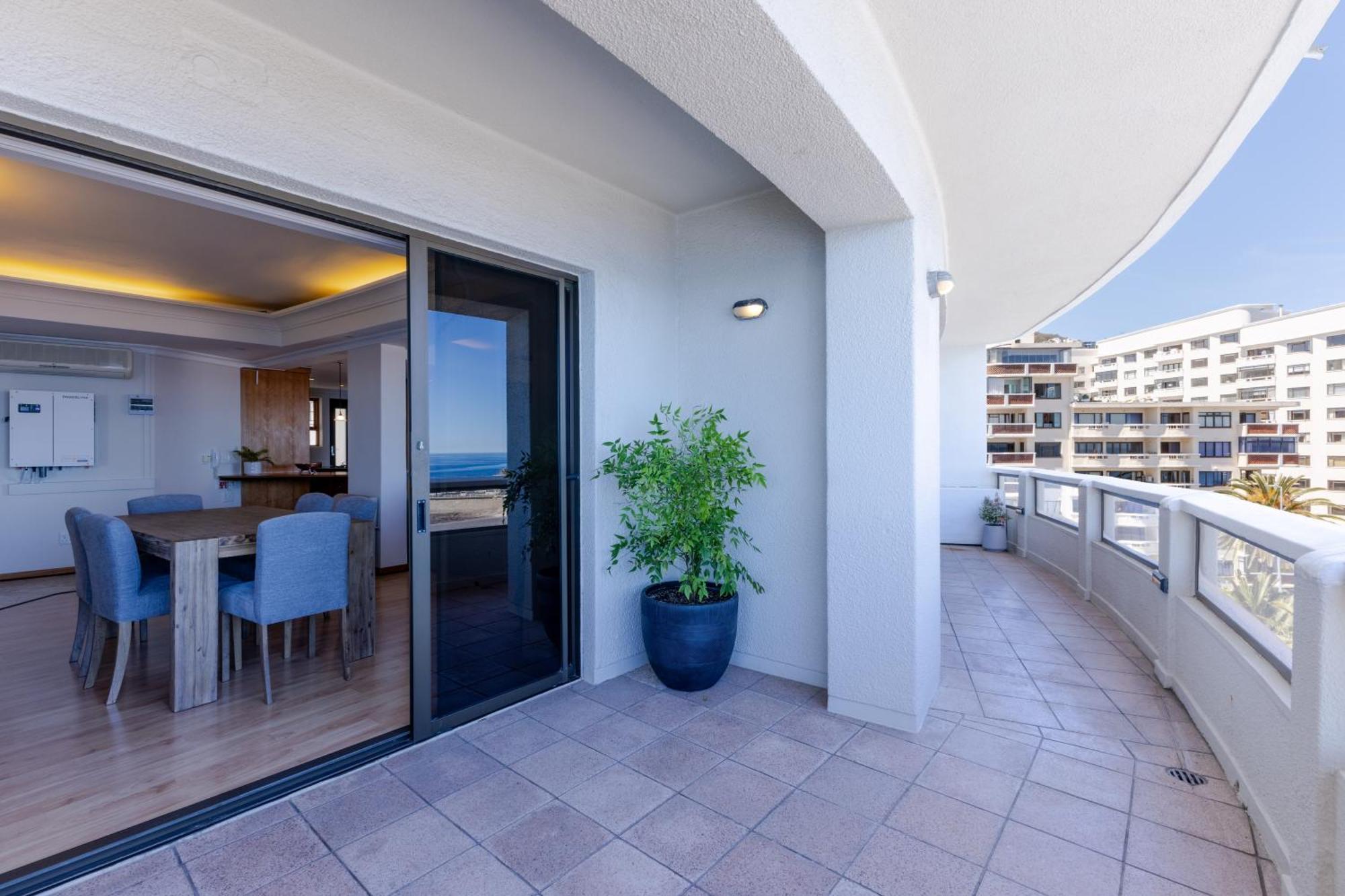 Apartment Ocean Sunset Bliss - On Beachfront Cape Town