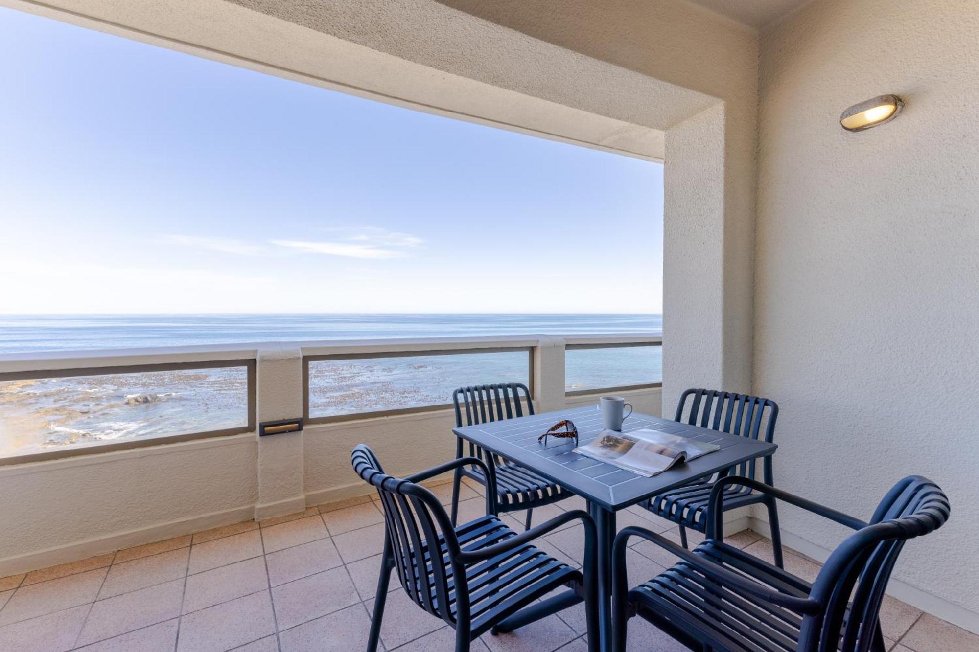 Ocean Sunset Bliss - On Beachfront Apartment
