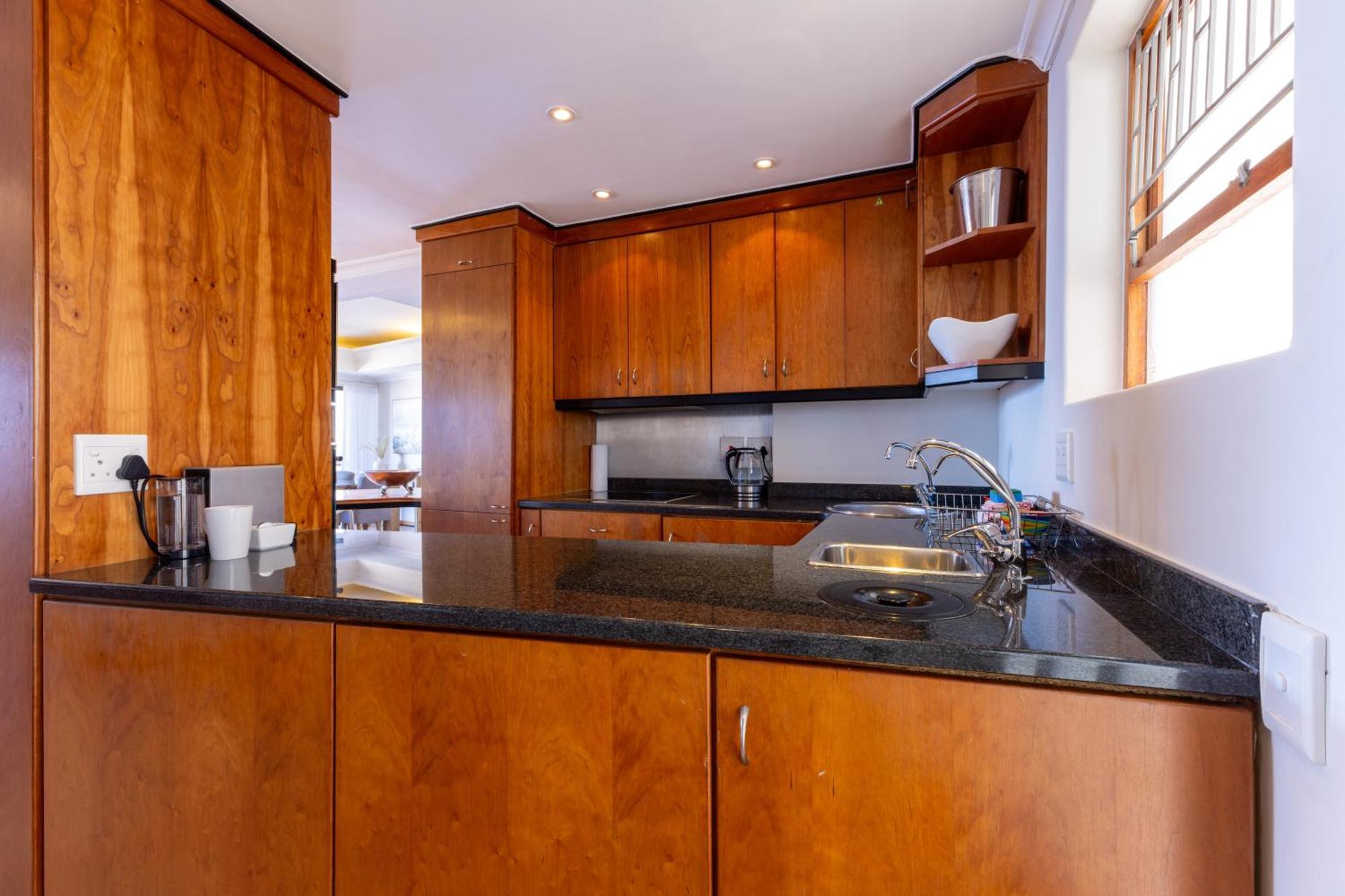 Apartment Ocean Sunset Bliss - On Beachfront Cape Town
